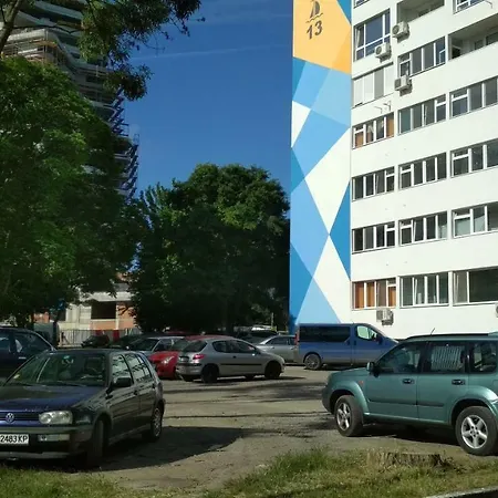 Lazur Beach Bourgas Апартаменты *